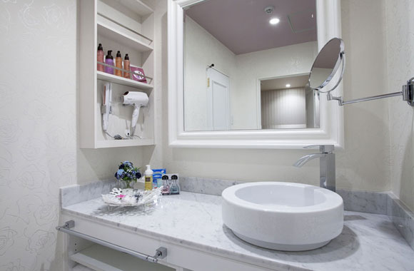 HOTEL ALFA -STANDARD ROOM 205