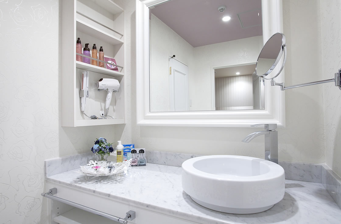 HOTEL ALFA -STANDARD ROOM 205