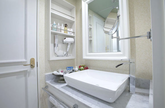 HOTEL ALFA -STANDARD ROOM 207